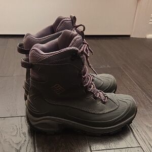 Columbia Men's Dark Gray Waterproof Snow Boots with Purple Accents